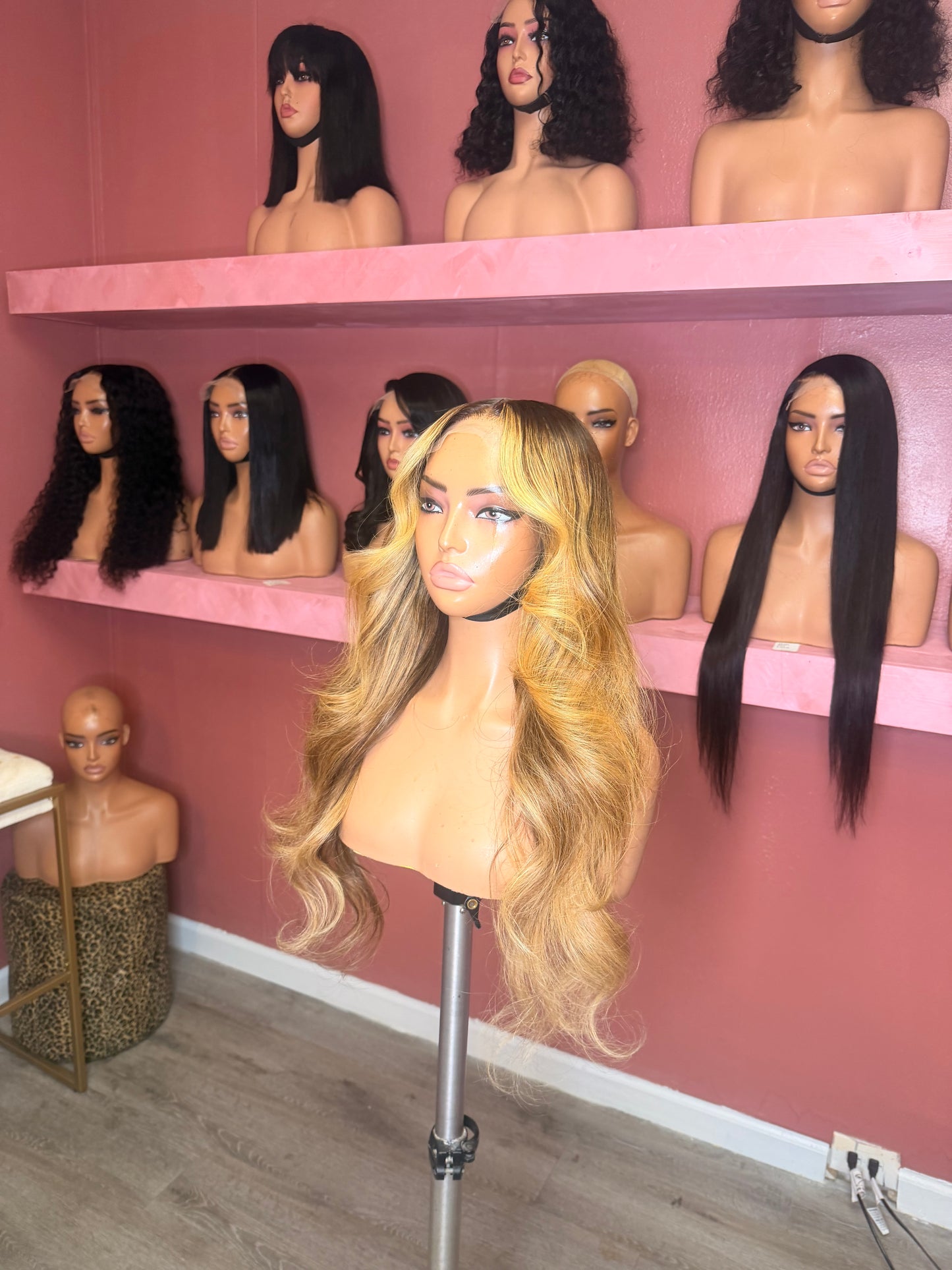 Blonde/ brown glueless unit 24 inch